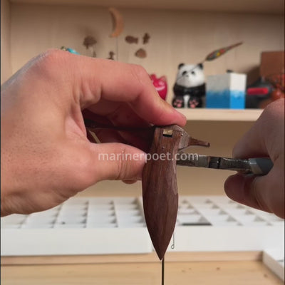 Cisne autómata MarinerPoet™ hecho a mano de nogal