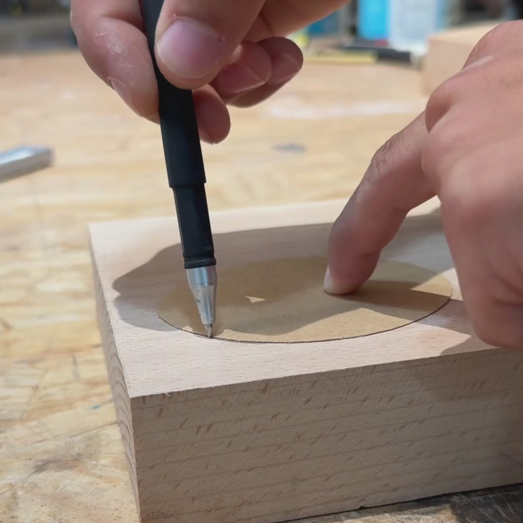 Charger la vidéo: MarinerPoet™ Automate en bois fait main de méduse (Grand)